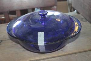 lot 4223 image: Anchor Hocking Cobolt Blue Casserole Dish 2 Qt