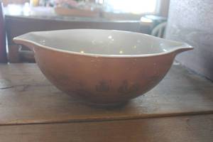 lot 4225 image: Vtg. Pyrex Early American Cinderella #444 Bowl