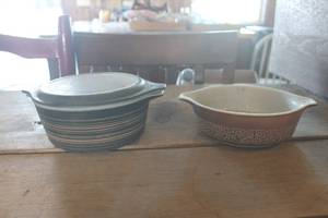 lot 4228 image: Vtg. Pyrex Terra Striped Casserole 1 12 Pint Dish & More needs cleaning