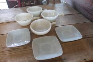 lot 4229 image: Vtg. Fire King Soup Bowls and More