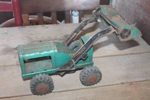 lot 4238 image: Vintage Metal Toy High Loader