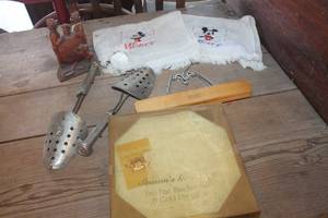 lot 4239 image: Vtg. Wood Hanger, Metal Shoe Stretchers & More