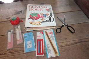 lot 4243 image: Vtg. Better Homes & Gardens Sewing Book & More