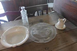 lot 4244 image: Vintage Glass Cake Plate and More