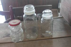 lot 4258 image: Vtg. Peanuts Glass Jar and More