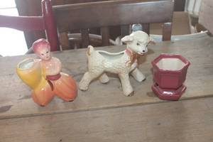 lot 4260 image: Vintage Planters