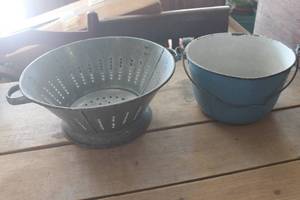 lot 4279 image: Antique Granite Ware Colander and More