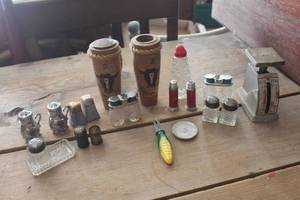lot 4298 image: Vintage Salt & Pepper Shakers & More