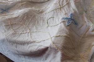 lot 4299 image: Vtg. Chenille Bedspread 82 x 162