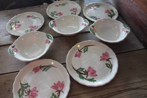 lot 4304 image: Vintage American Beauty Dishes