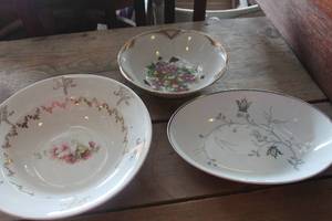 lot 4306 image: Vintage Serving Bowls