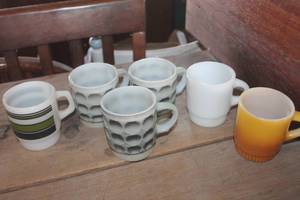 lot 4314 image: Vintage Fire King Coffee Cups