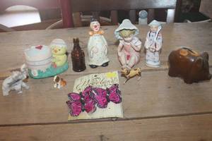 lot 4337 image: Vtg. Figurines, Bank and More