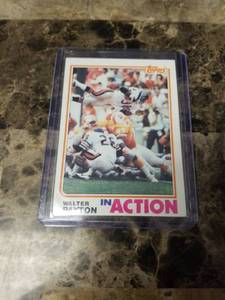 lot 1277 image: 1982 Topps Walter Payton Chicago Bears Football Card