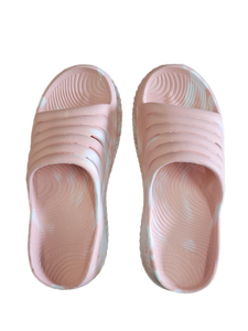 lot 15580 image: KUAILU Womens Recovery Slide Sandals Pink Camo Pattern 8