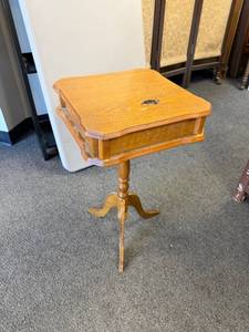 lot 907 image: Single drawer (missing pull) pedestal plant stand 25 x 15 x 15 in