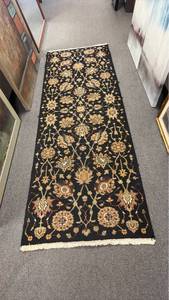 lot 913 image: Runner rug with grip control mat 96 x 32 in