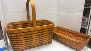 lot 1007 image: Longaberger basket with handle and bread basket