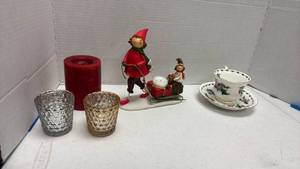 lot 1013 image: Christmas Holiday Decoration and a cup of tea Christmas tea set