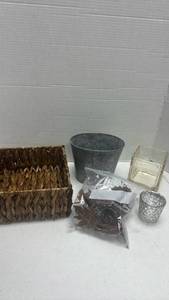 lot 1015 image: Metal leaf napkin rings, and more