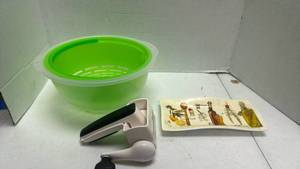 lot 1034 image: Kitchen Tools Lot - cheese grater and more