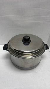 lot 1044 image: Lifetime stainless steel 8-quart stock pot