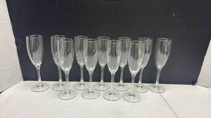 lot 1050 image: Set of 11 Clear Glass Champagne Flutes