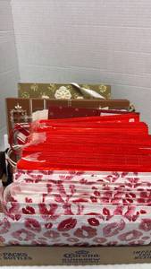 lot 1066 image: Holiday Christmas Gift Bags Assorted and mailers