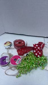lot 1089 image: Ribbon and floral wire