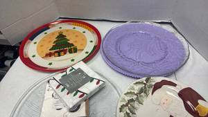 lot 1094 image: Christmas platters and napkins