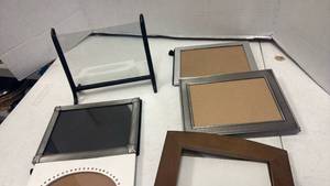 lot 1095 image: Picture frames