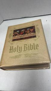 lot 1099 image: 1965 Holy Bible Alphabetical Indexed Edition with Last Supper Cover