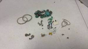 lot 1113 image: Earrings and bracelets