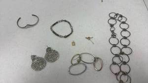 lot 1119 image: Womens jewelry