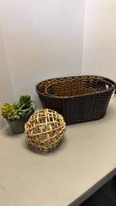 lot 1200 image: Baskets and home decor