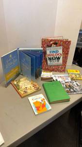 lot 1204 image: Hallmark recordable storybook Twinkle Twinkle Little Star and other books