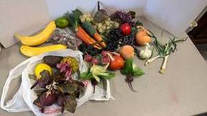 lot 1220 image: Faux fruit and vegetables