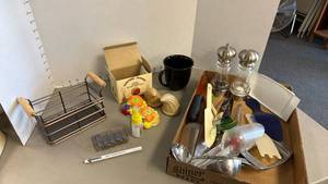 lot 1236 image: Salt & pepper shakers, utensils, basket and mug