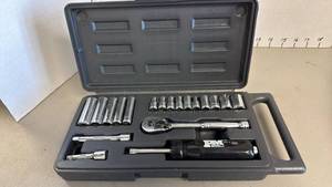 lot 1243 image: Popular Mechanics socket set with case