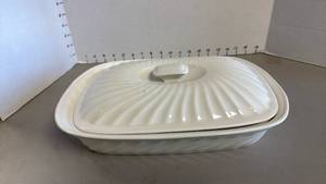 lot 1249 image: International covered casserole dish appears new
