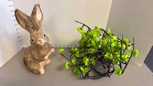 lot 1256 image: Rabbit decor and garland