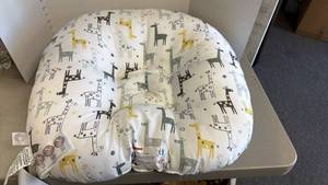 lot 1303 image: Giraffe Boppy