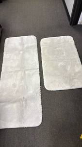 lot 1305 image: Slip resistant rugs largest approx 5 ft x 2ft
