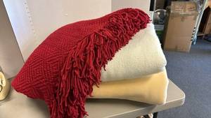 lot 1309 image: Vellox queen blanket, blanket and throw