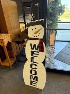 lot 1413 image: Wooden snowman decor 58 in tall