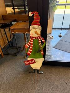 lot 1415 image: Metal Christmas yard decor 36 in tall