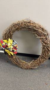 lot 1416 image: Large grapevine wreath approx 35x30