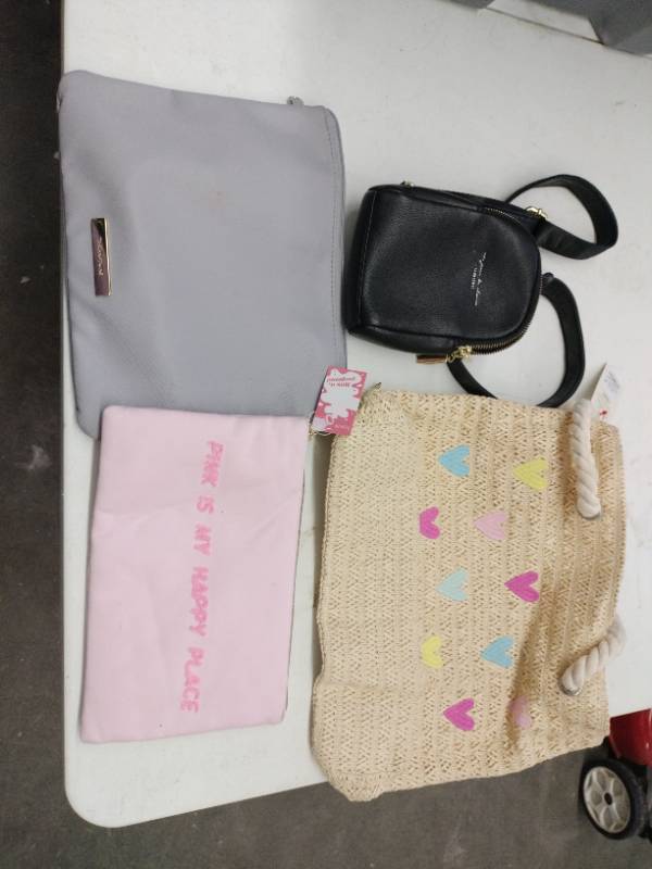 lot 20758 image: Lot of Miscellaneous Bags