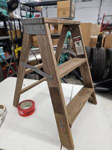 lot 20706 image: Wooden 3 Step Stool