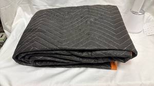 lot 5 image: Heavy Duty Moving Blankets with Orange Binding